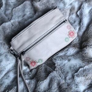 NWOT- The Sak Beige and Pink Floral Wristlet Clutch with Built in Charging Bank